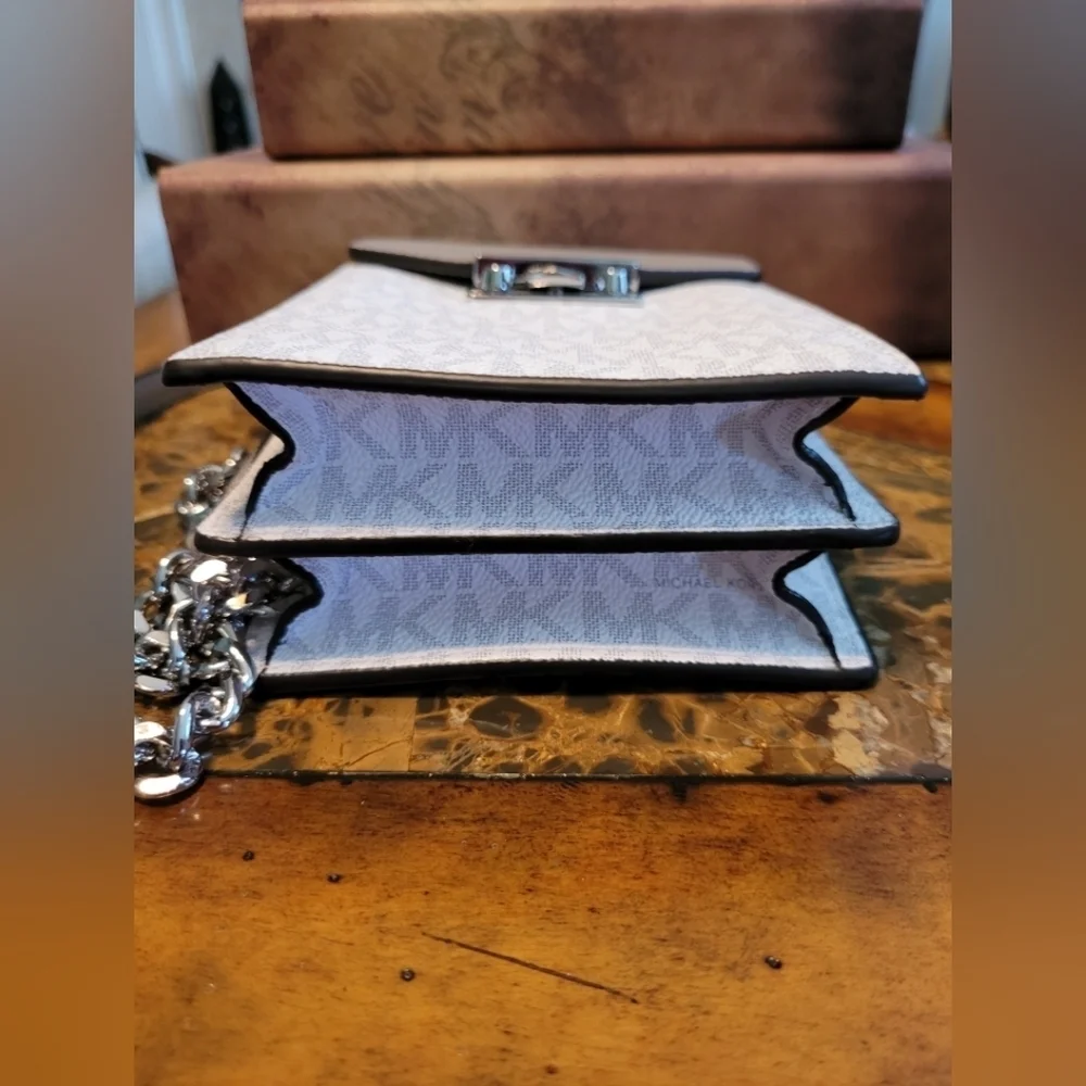 Michael Kors Rose Phone Bag - Picture 5 of 10